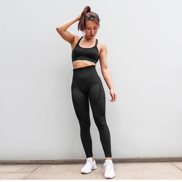 women's black workout clothes